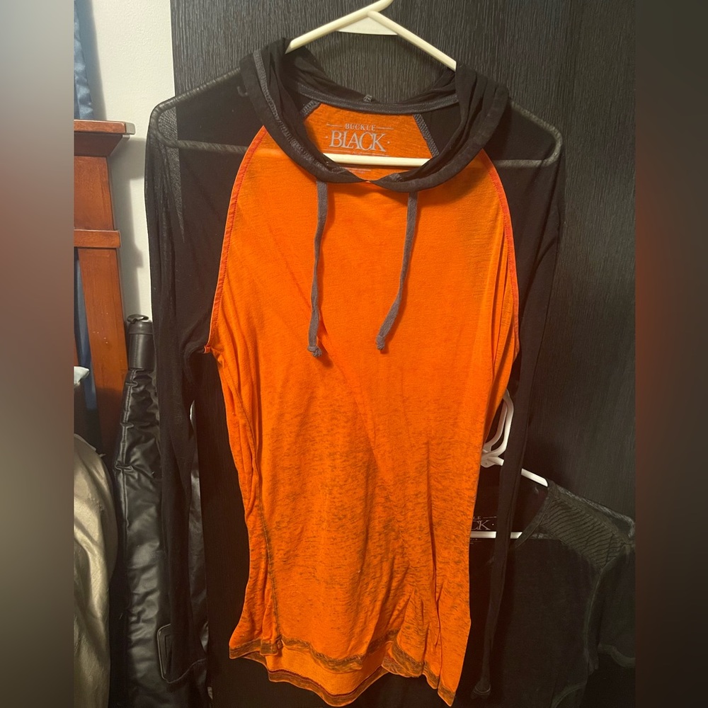 Mens Buckle Black L/s hooded tee